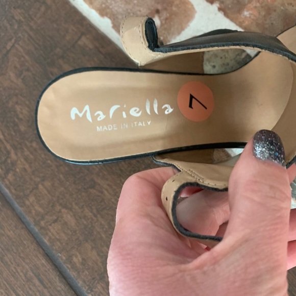 Woman's size 7 sandals with heels - Picture 2 of 6